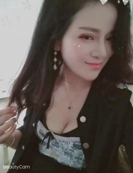 性价比不错的半套美女 第1张