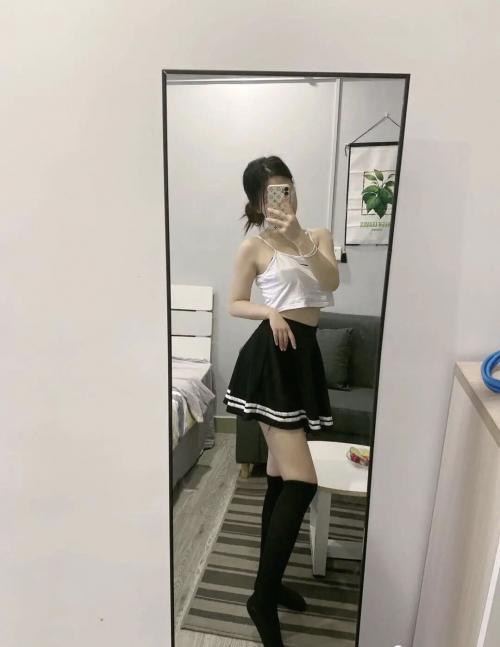 165清纯白嫩的学妹 第1张