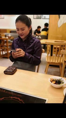 昆明世纪城的大理妹子 第1张