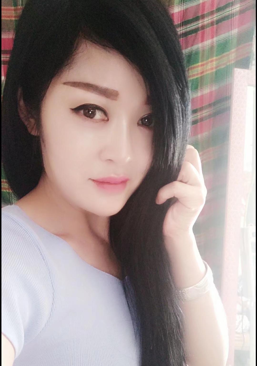 乌市附近妹子 第1张