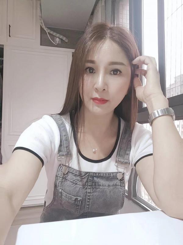 韵味十足的大奶少妇 第3张