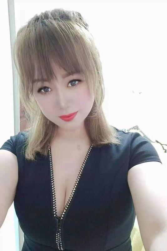 石岩芳芳性感少妇 第1张