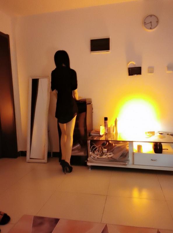 和平御姐逼紧会夹 第2张
