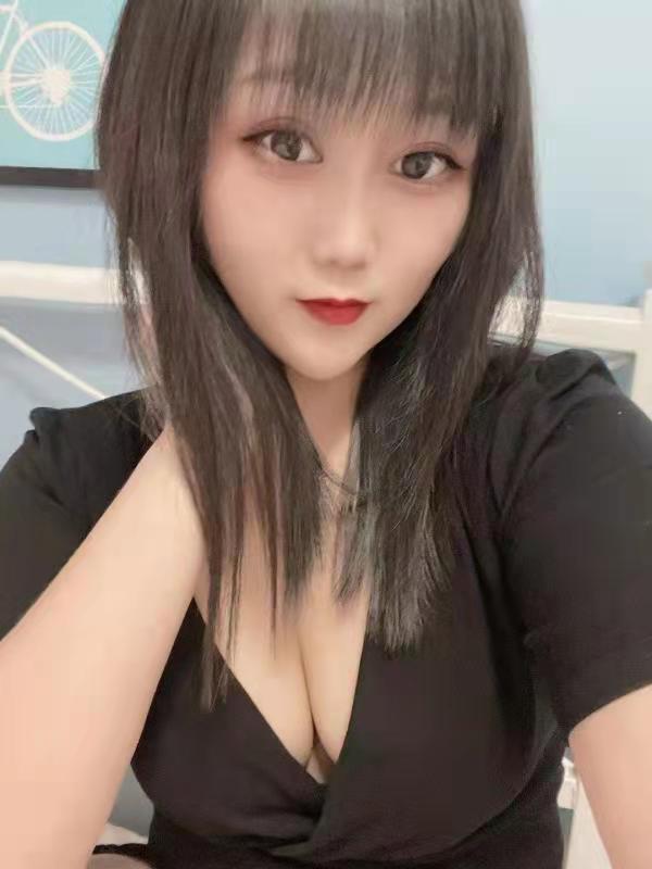 刚下水的小少妇,波大肉软欲拒还迎 第1张