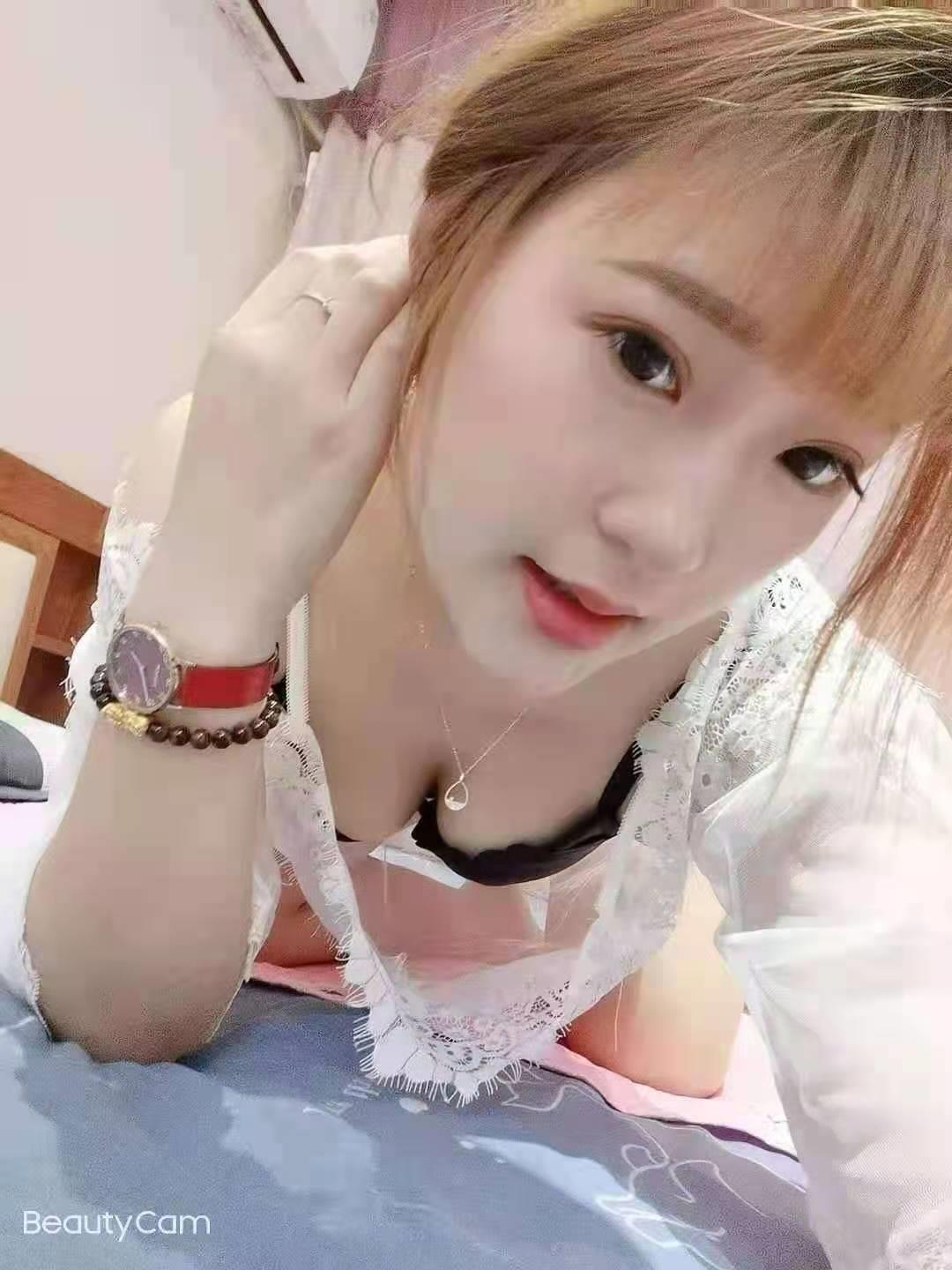 个挺高胸不错的少妇 第1张