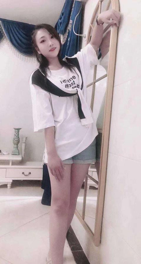 身材好温柔的妹子 第2张