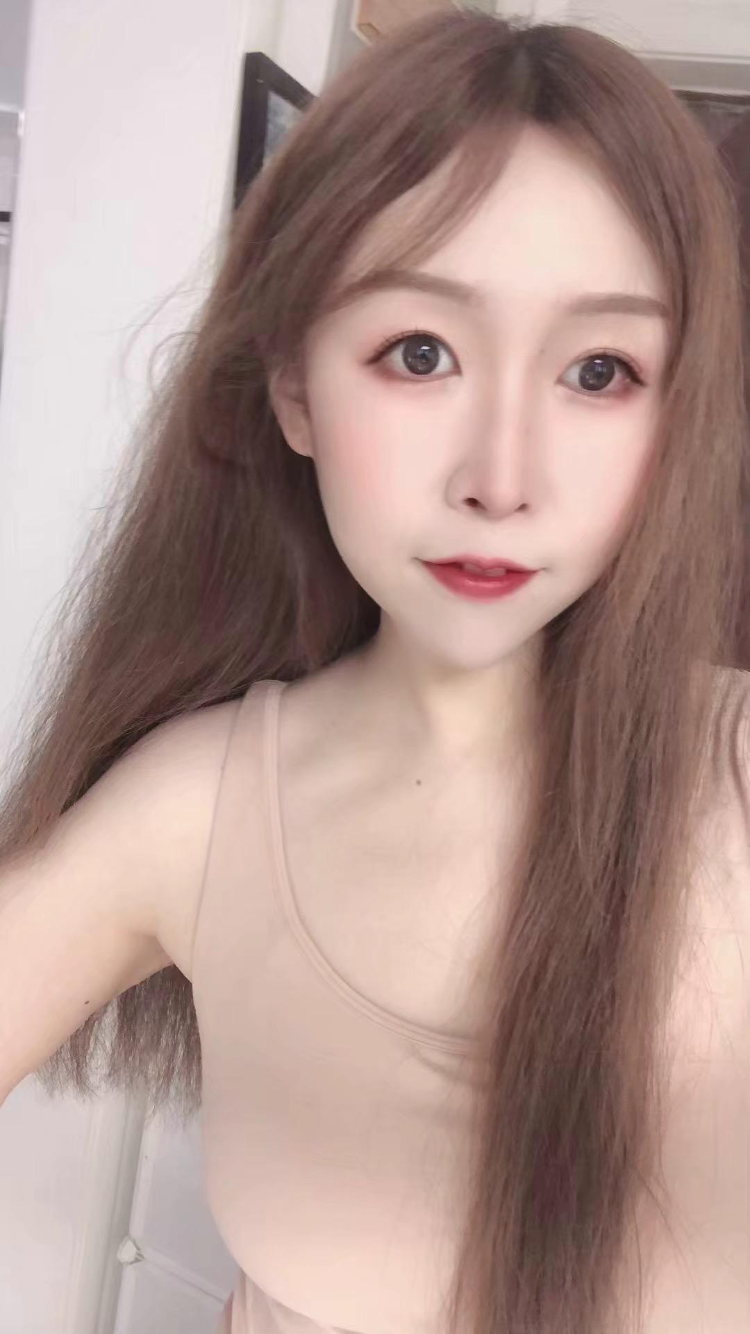 吉祥村地铁站附近高个萌妹 第3张