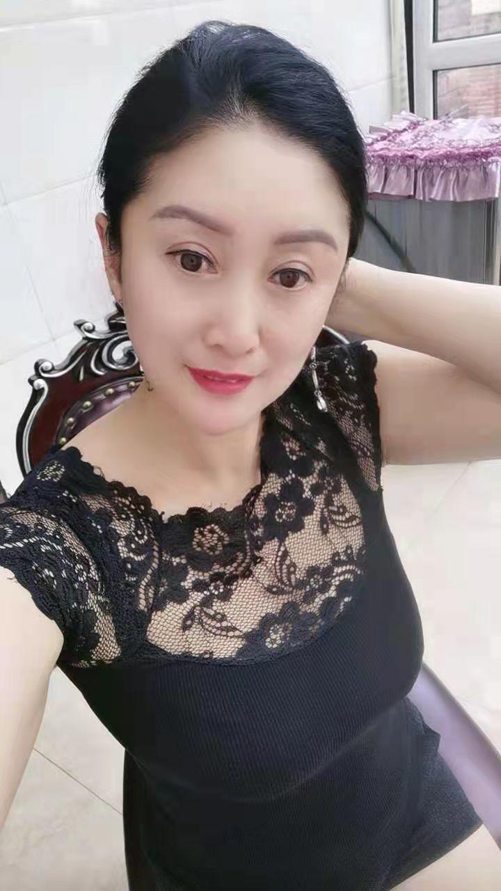 超爽大胸骚妇,特别容易潮喷,是真的骚 第1张